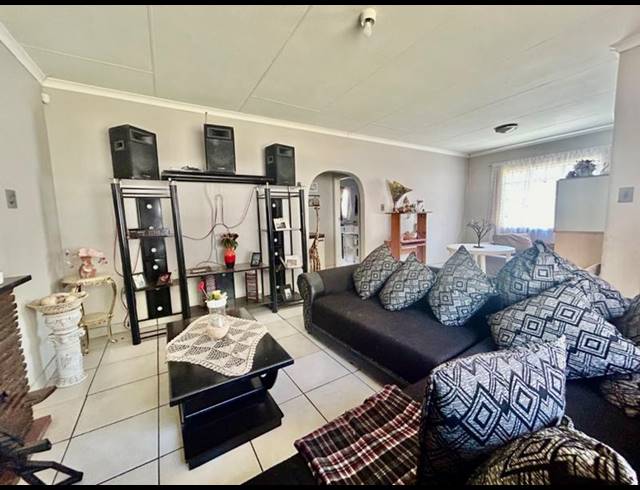 3 BEDROOM HOUSE FOR SALE IN VANDERBIJLPARK CW 6